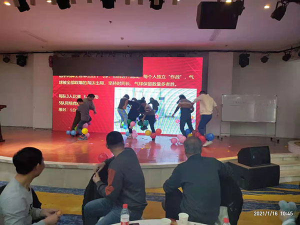 热烈祝贺2021迎新晚会既优秀员工表彰大会顺利举办